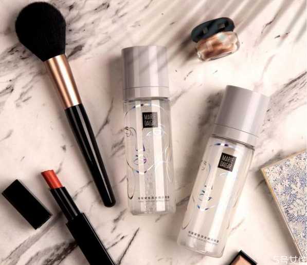 玛丽黛佳定妆喷雾好用吗