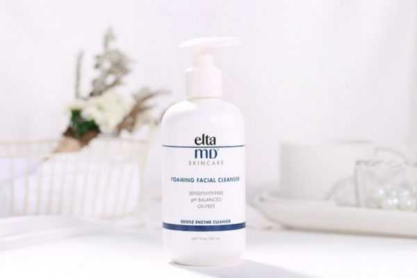 洗面奶洗脸后刺痛发红怎么回事？用洗面奶脸上有灼烧感