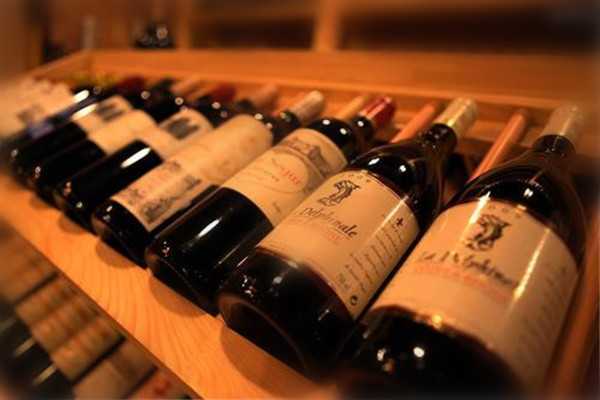 红酒可以洗脸吗 红酒可以洗脸吗