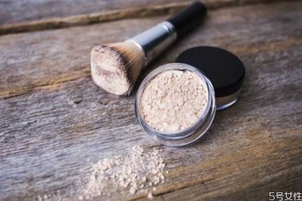 粉底液后几分钟用散粉 粉底液后几分钟用散粉