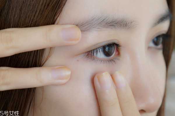 用了眼霜眼角皱纹变多怎么办