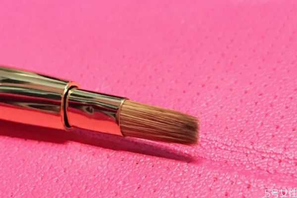 新唇刷应该怎么使用?唇刷如何挑选 新唇刷应该怎么使用?唇刷如何挑选