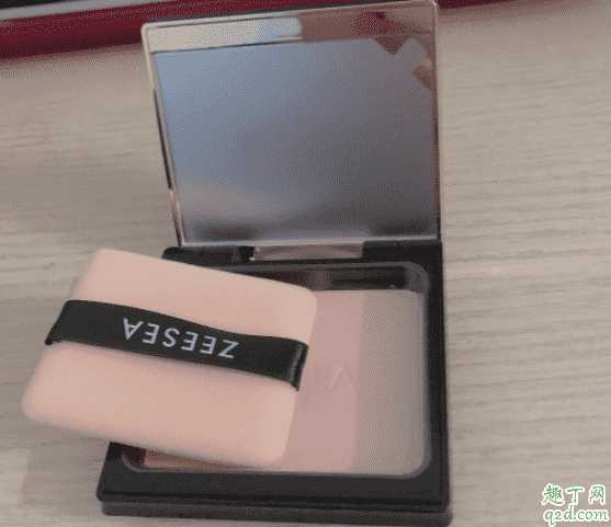 滋色粉饼和花西子散粉哪个好用？资色粉饼和花西子散粉买哪个