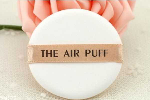第一次气垫粉扑沾水吗?气垫粉扑用前要弄湿吗 第一次气垫粉扑沾水吗?气垫粉扑用前要弄湿吗