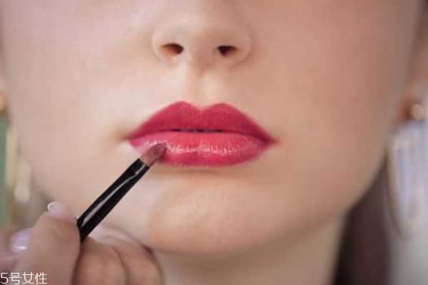 素颜可以涂口红吗？最适合素颜涂的口红