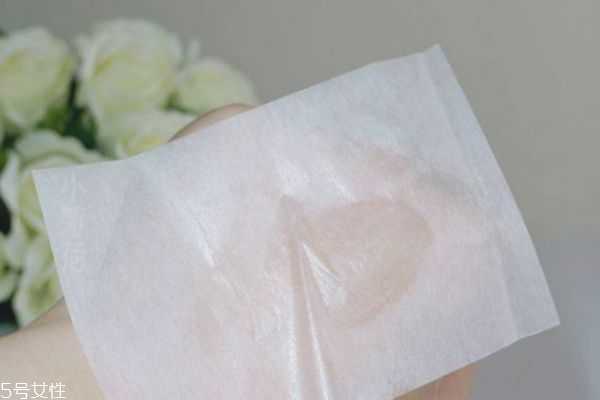 吸油纸会让毛孔变大吗