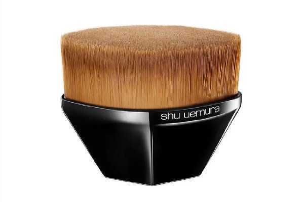 植村秀粉底刷的正确使用方法