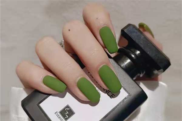 美甲做延长好还是做甲片好 美甲做延长好还是做甲片好