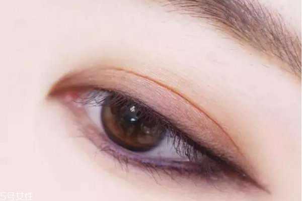 新手适合眼线笔还是眼线液？