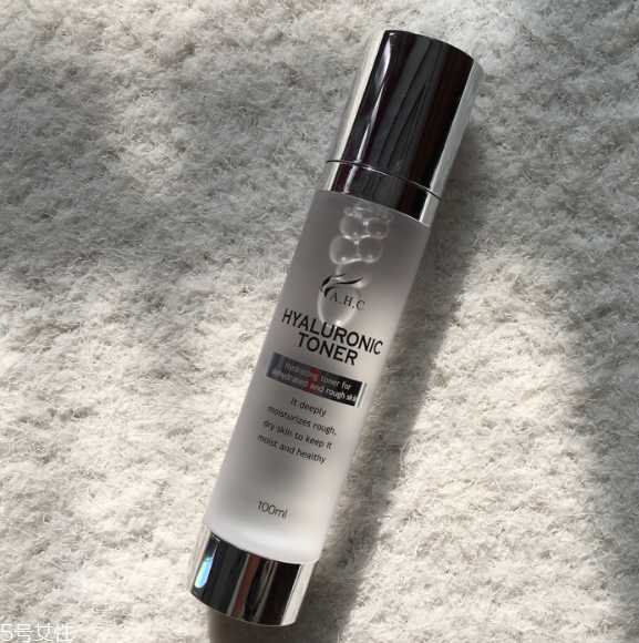 25岁以下用什么爽肤水好?成分越精简越好 25岁以下用什么爽肤水好?成分越精简越好