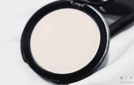 kat von d粉饼色号怎么选？kvd粉饼色号light会黄吗