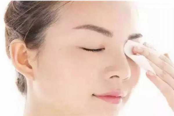 淡妆用什么卸妆产品