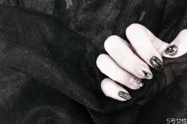 美甲适合多大年龄做