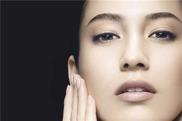 洗完脸多久用护肤品 冬天护肤8大问题