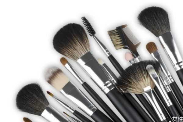 眼影为什么会结块?眼影结块怎么办 眼影为什么会结块?眼影结块怎么办