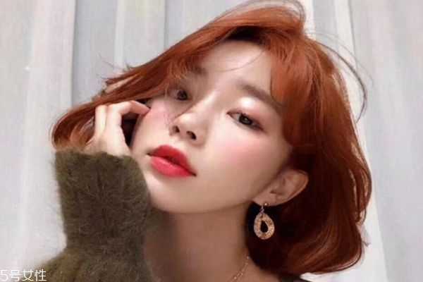 什么颜色头发显白 显白的发色