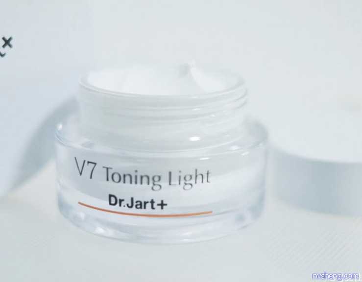 素颜霜可以用清水洗掉吗 素颜霜可以用清水洗掉吗