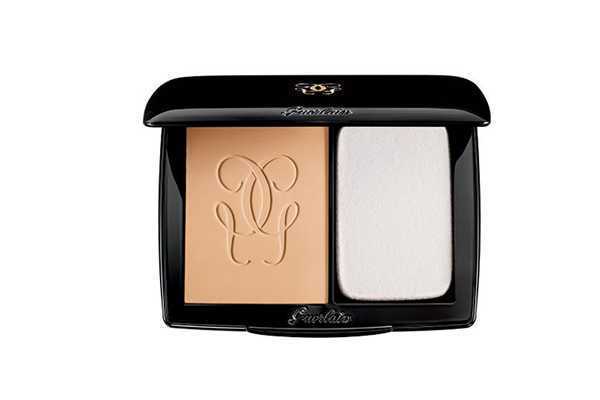 涂了粉底液还要用粉饼吗 涂了粉底液还要用粉饼吗