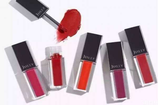 唇釉和口红哪个危害大？唇釉相比于口红有什么优势