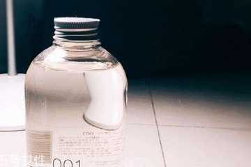 玉肌洗发水有控油功效吗?头皮出油多是怎么回事 玉肌洗发水有控油功效吗?头皮出油多是怎么回事