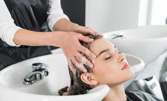 夏天天热多久洗一次头最科学？