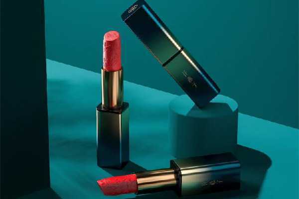 花西子口红会不会掉色沾杯