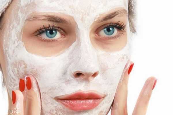 敷完面膜后用清水洗还是洗面奶