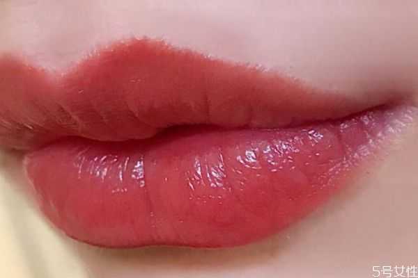 如何判断口红是不是过期了 口红过期表现