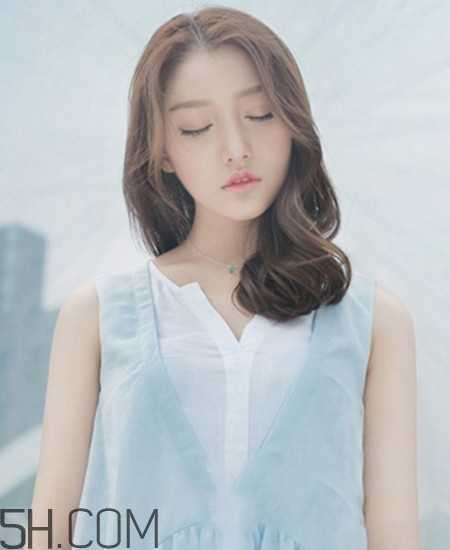 女生齐肩烫发图片大全