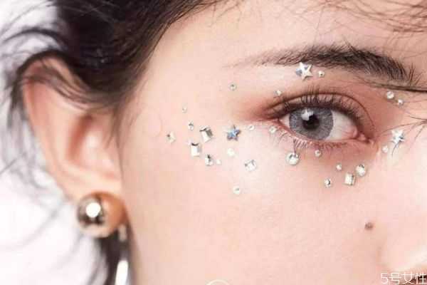 先定妆还是先画眼影 眼影怎么使用好