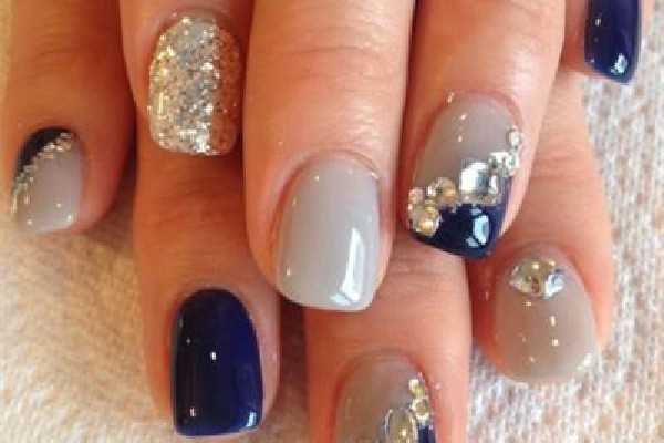 光疗甲要不要涂底胶 光疗甲要不要涂底胶