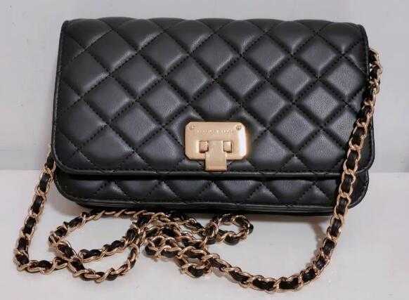 ck和小ck是一个品牌吗? ck和小ck是一个品牌吗?