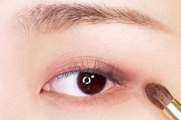 眼影对眼睛有影响吗 眼影对眼睛有影响吗