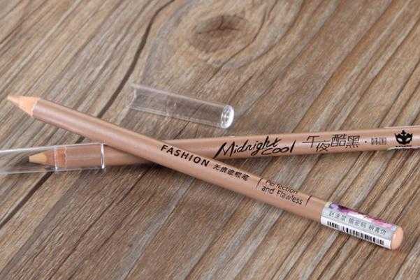 遮瑕笔用在化妆哪个步骤 遮瑕笔用在化妆哪个步骤