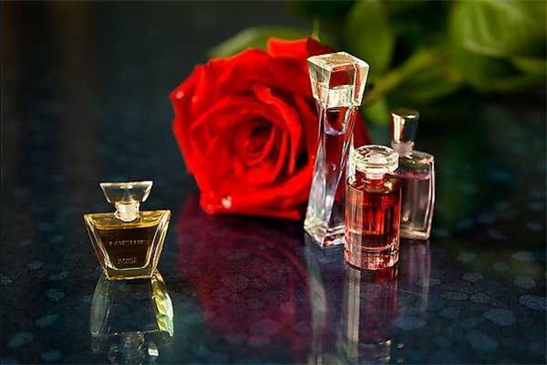 玫瑰精油一次用几滴？玫瑰精油用多久有效果