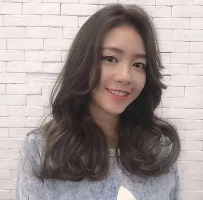 齐肩卷发图片2024最新款女生 齐肩卷发图片2024最新款女生