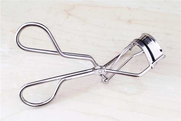 睫毛夹有必要买贵的吗