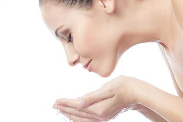 护肤后脸上黏黏的怎么办