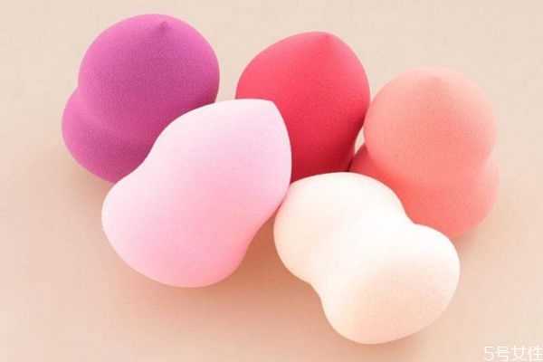 隔离要用美妆蛋吗?隔离霜用手还是用美妆蛋好 隔离要用美妆蛋吗?隔离霜用手还是用美妆蛋好