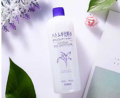 水和精华液哪个先用