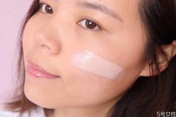 素颜霜适合什么人？涂了素颜霜怎么补妆