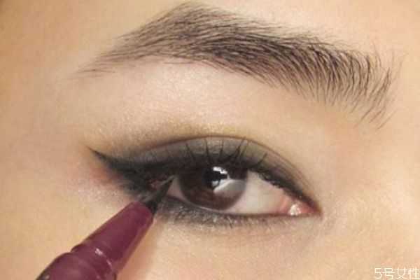 画烟熏妆需要什么化妆品和工具