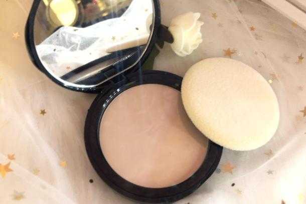 粉饼怎么用才能不卡粉 粉饼怎么用才能不卡粉