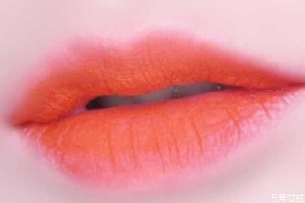 唇釉很难卸怎么办?卸唇妆是上下擦还是左右擦 唇釉很难卸怎么办?卸唇妆是上下擦还是左右擦