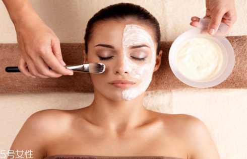 暴晒后敷什么面膜好？使用面膜时的注意事项