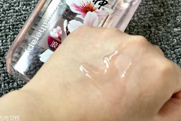 六神沐浴露是碱性的吗