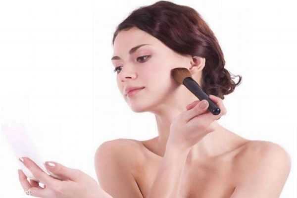 涂完粉底液需要定妆吗?涂完粉底液还要涂什么 涂完粉底液需要定妆吗?涂完粉底液还要涂什么