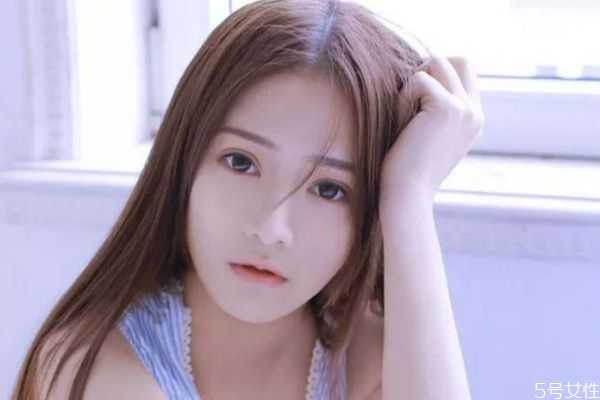 戴隐形眼镜洗脸可以吗?戴隐形眼镜可以洗澡吗 戴隐形眼镜洗脸可以吗?戴隐形眼镜可以洗澡吗