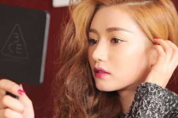 夏天怎么补妆不浮粉?夏天补妆的正确方法 夏天怎么补妆不浮粉?夏天补妆的正确方法