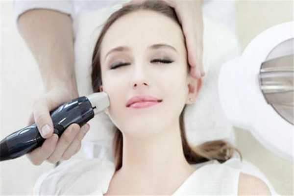 黄褐斑怎么引起的 黄褐斑怎么引起的